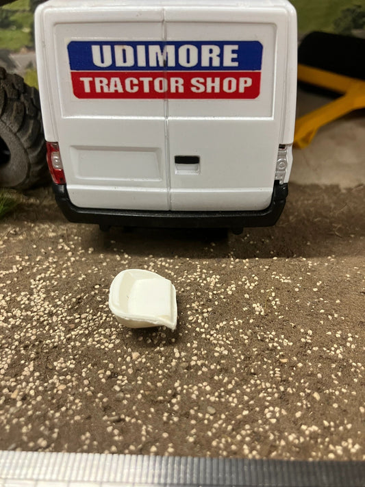 Britains White Tractor Driver Seat Massey Ferguson 135 1:32 scale Image 2
