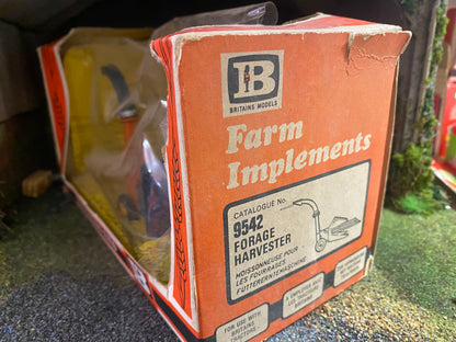 9542 Britains Trailed Forage Harvester 1:32 scale obsolete straw box
