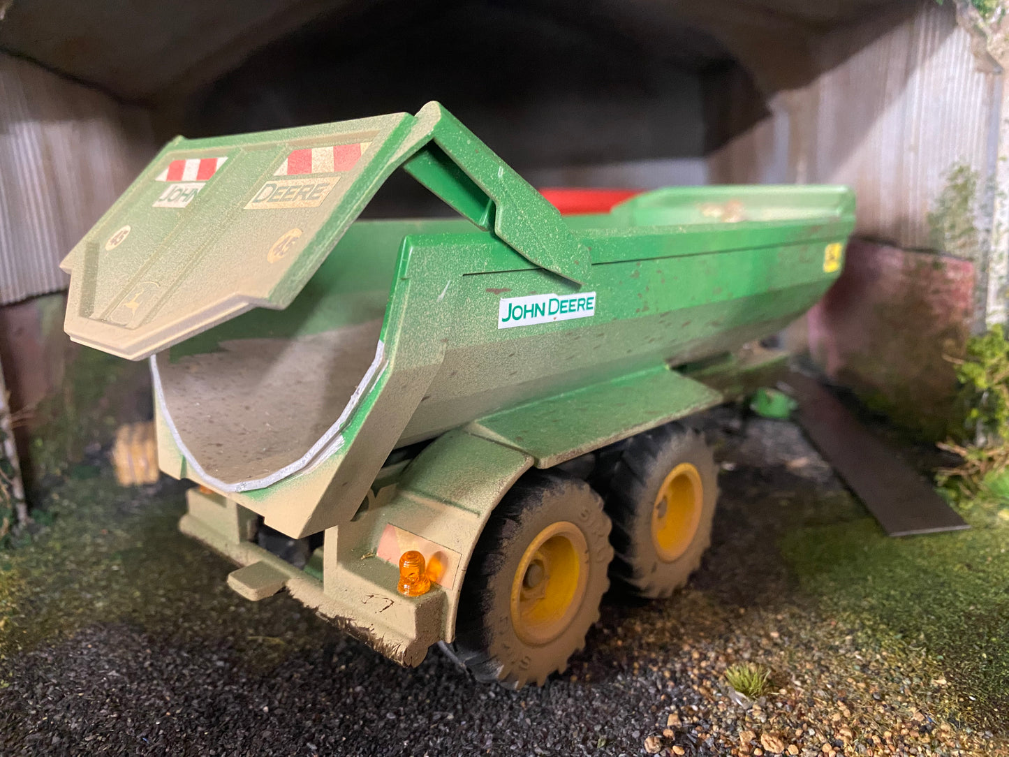 Weathered John Deere tipping Trailer conversion 1:32 scale BOXED