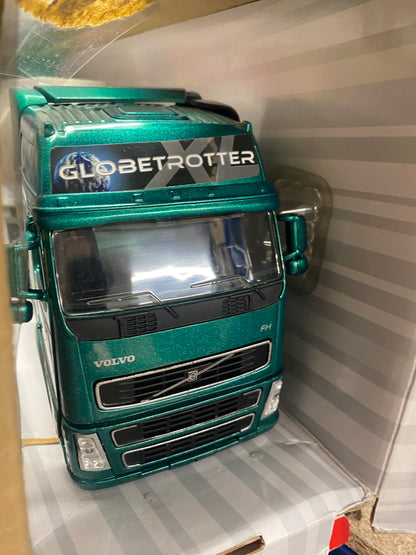 Fast Lane Toys R Us Volvo Globetrotter Fuel Truck Transporter 1:32 scale boxed OBSOLETE 2007