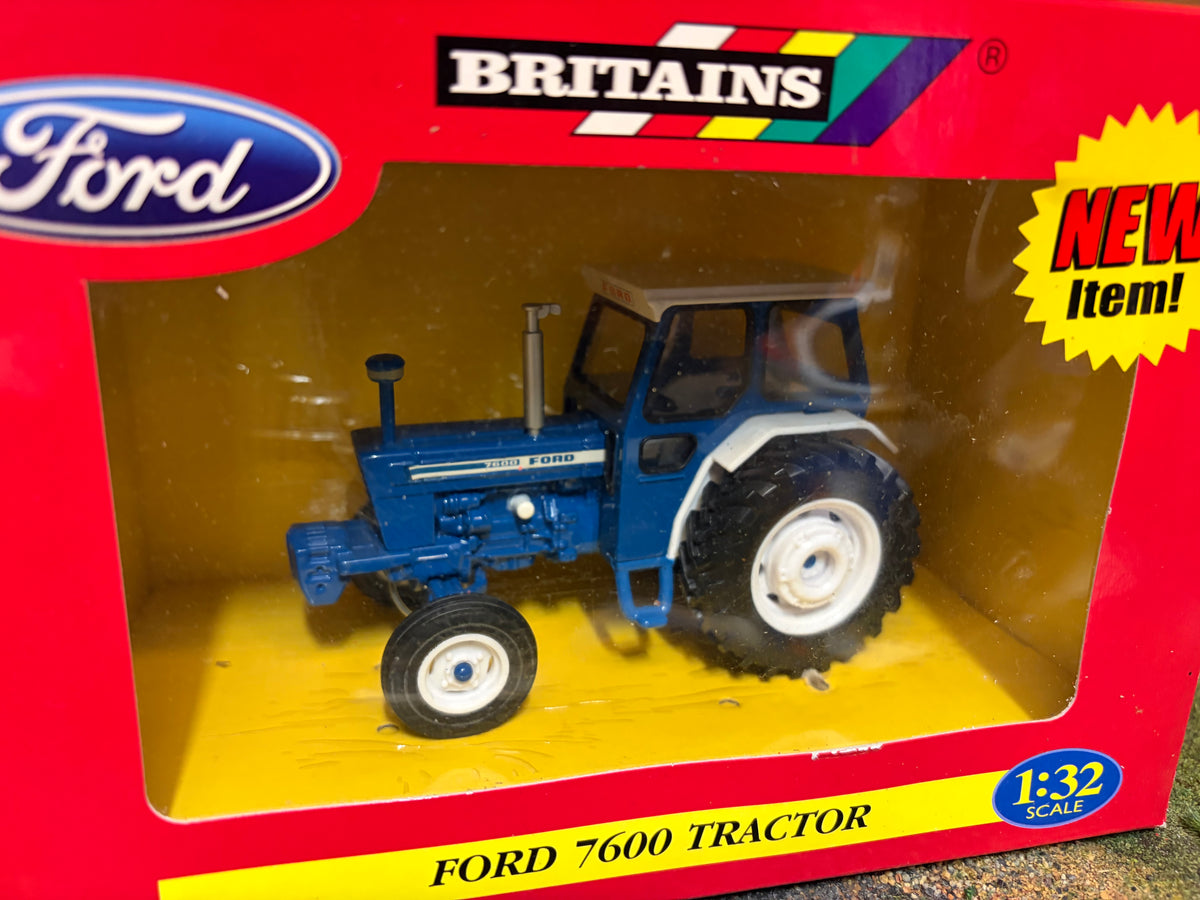 Britains 42416 Ford 7600 Tractor 1:32 Scale – Boxed Obsolete