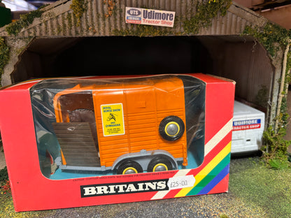9562 Vintage Britains Double Horsebox Trailer 1:32 scale boxed obsolete