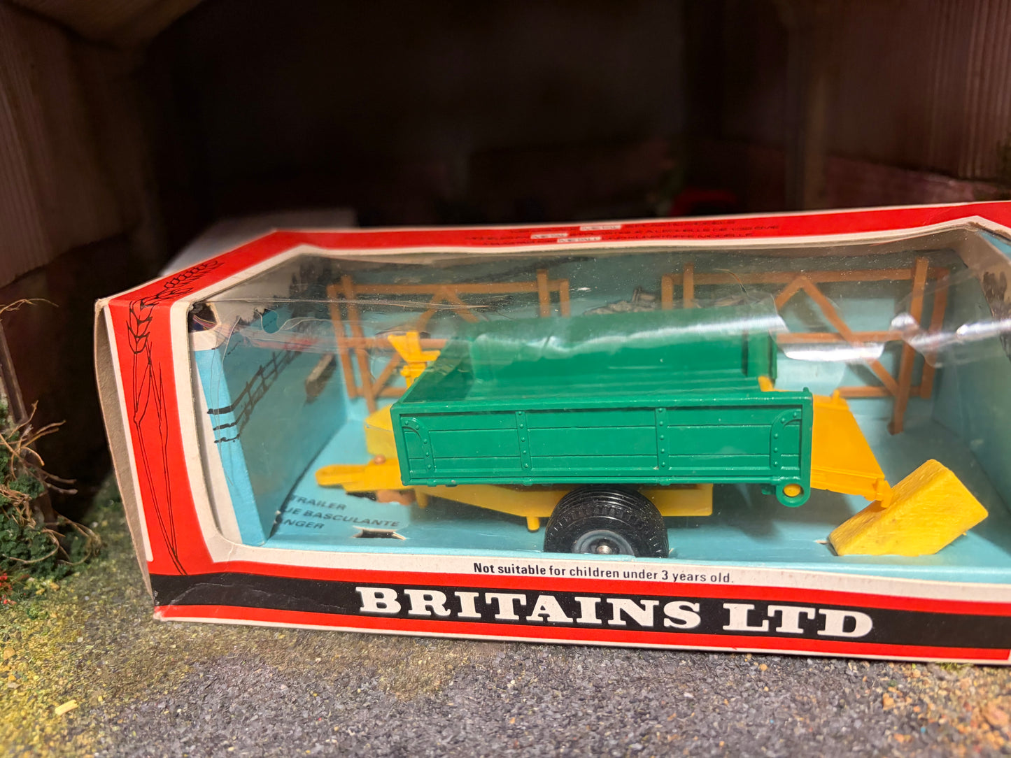 Vintage Britains Tipping Trailer 9565 Straw Box Boxed Obsolete 1:32 Scale