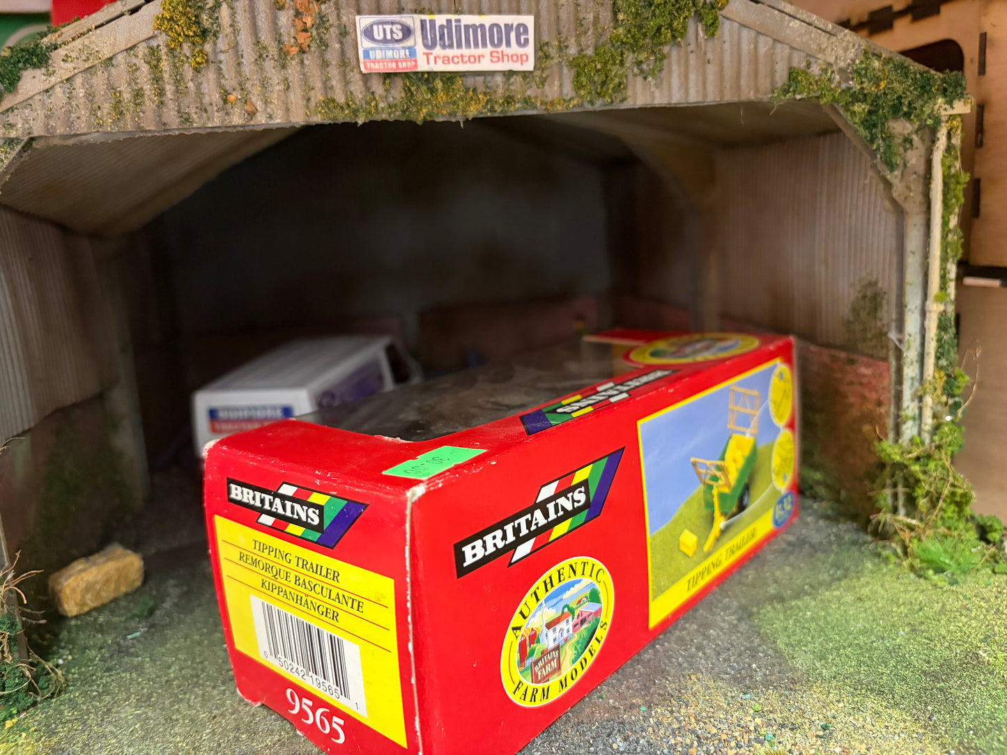 9565 Vintage Britains Tipping trailer 1:32 scale boxed Obsolete