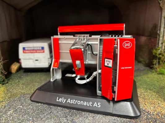 Lely Astronaut A5 Milking Robot cows 1:32 scale Boxed