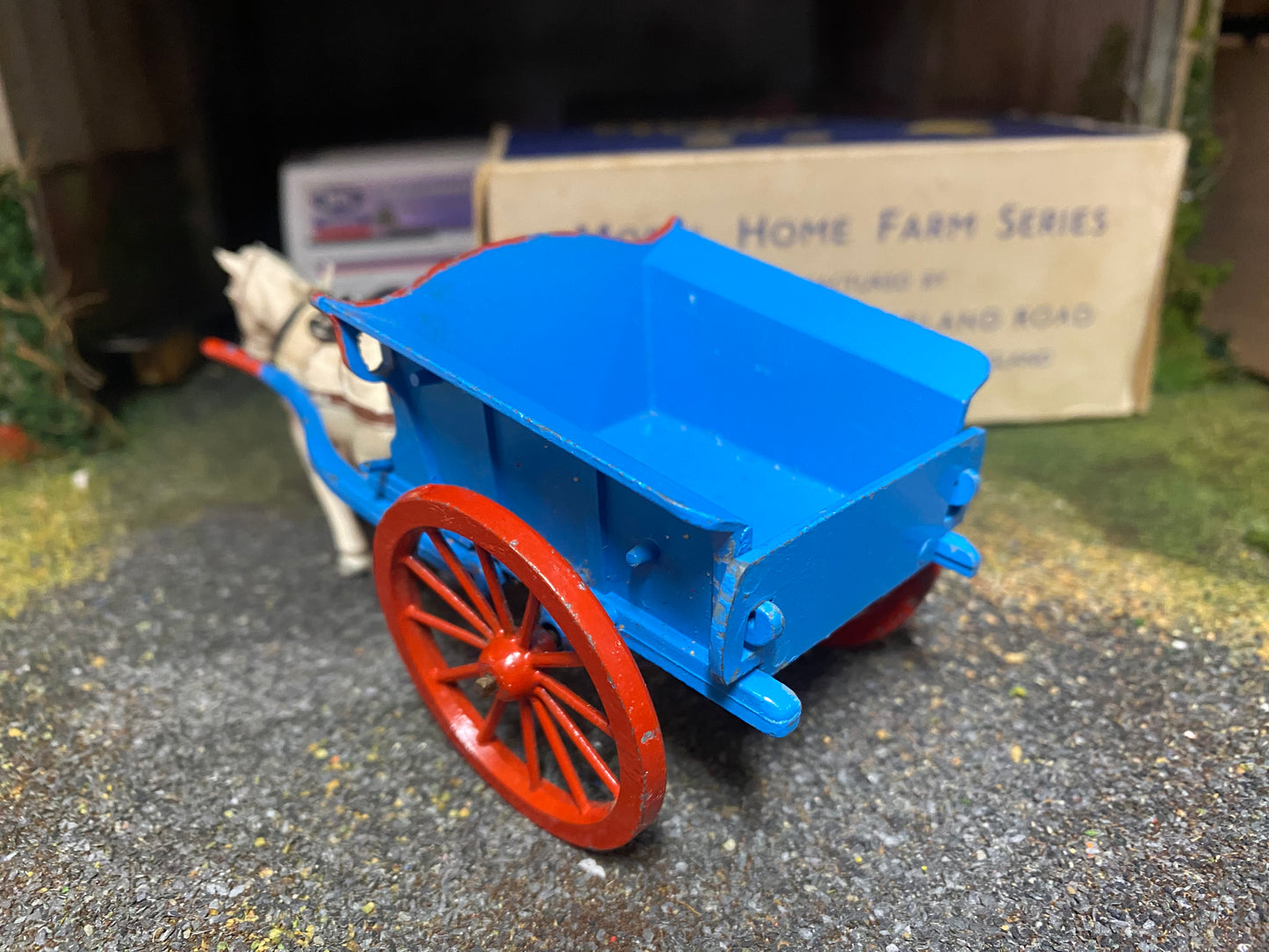 9505 Vintage Britains Tumbrel Cart with plastic horse 1:32 scale obsolete RARE BOX version