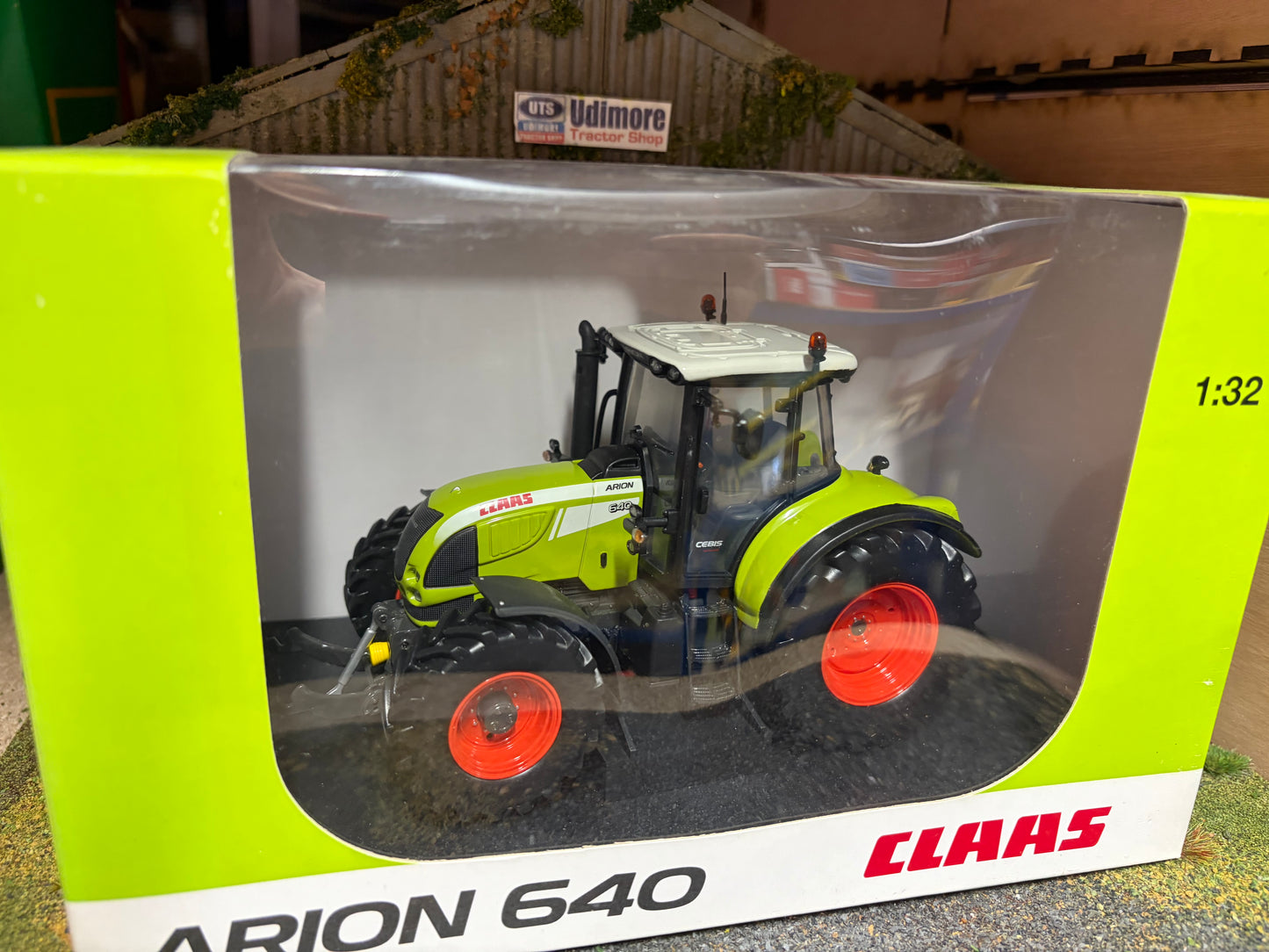 Universal Hobbies CLAAS Axion 640 Tractor Dealer Box Boxed 1:32 Scale vintage