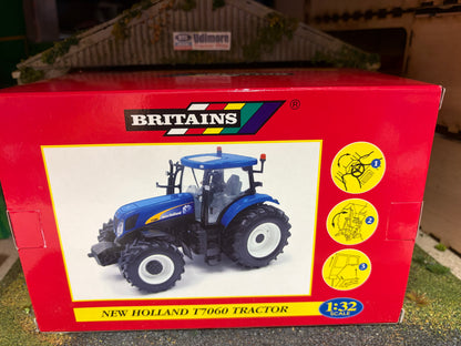 Vintage Britains New Holland T7060 Tractor 42301 Original New Holland Box Obsolete 1:32 Scale