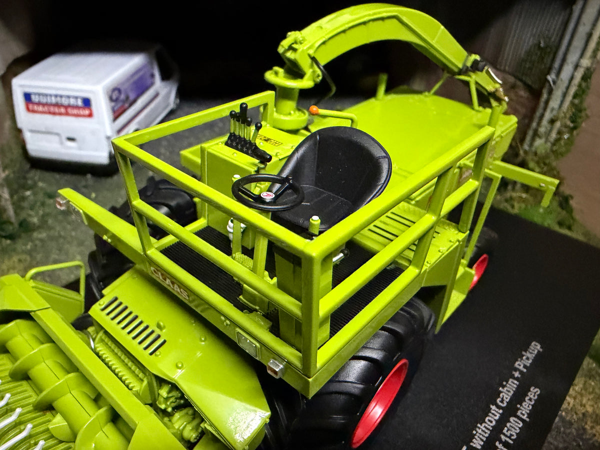 Universal Hobbies CLAAS Jaguar 80SF Forage Harvester Pick-Up Head Limited Edition 1:32