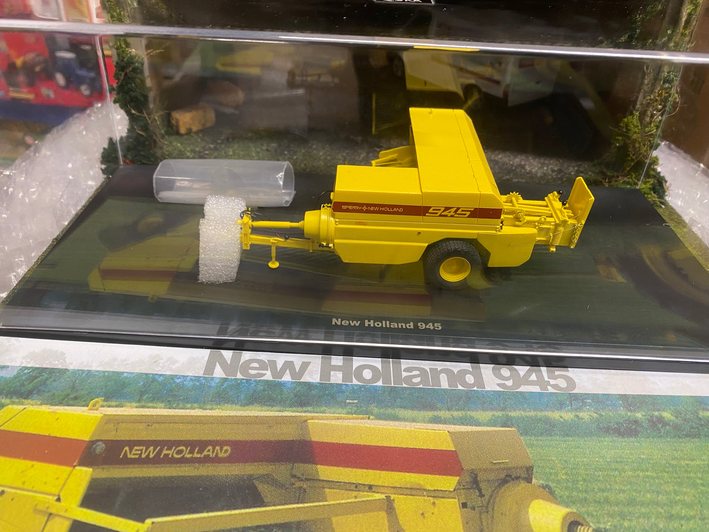 New Holland 945 Hayliner Baler Limited Edition 1:32 scale VKA Models