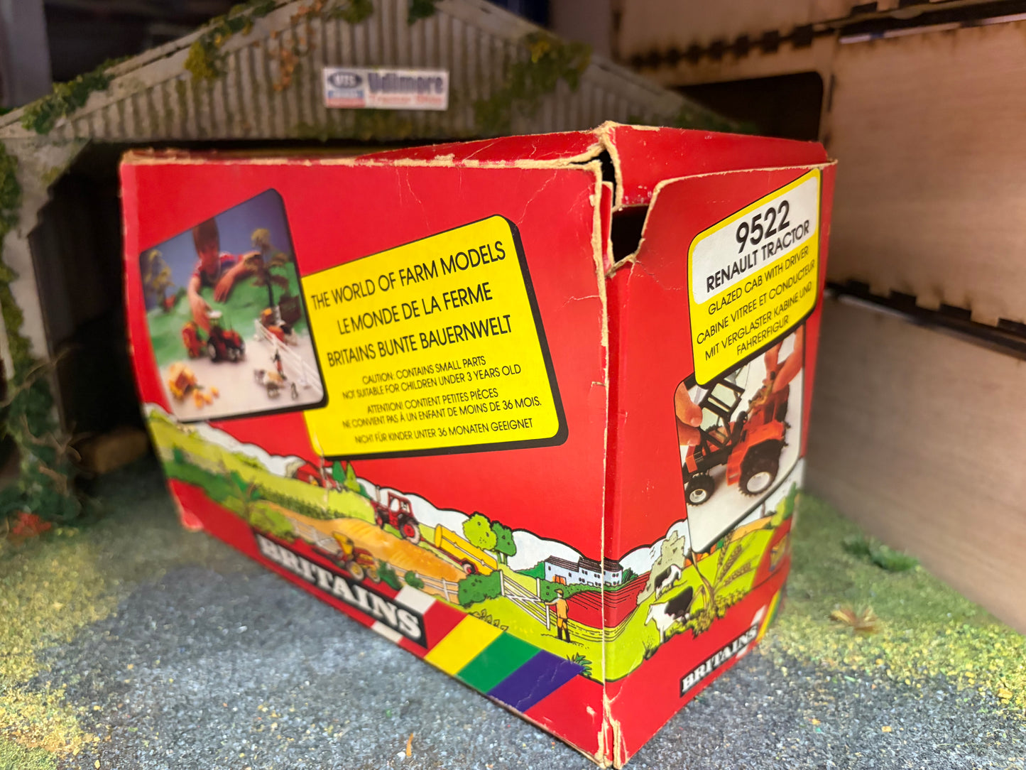 Vintage Britains Renault 145-14 Tractor with Rear Dual Wheels 9522 Original Rainbow Box Obsolete 1:32 Scale (1986)