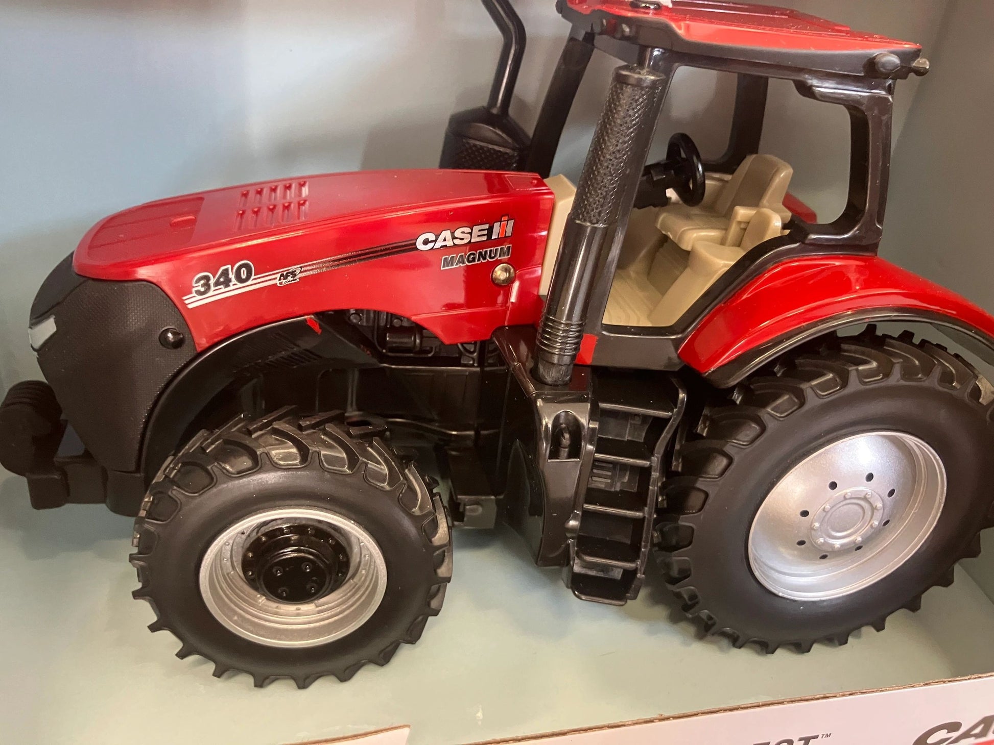 CASE IH Magnum 340 AFS Tractor 1:32 scale ERTL 47317 Image 3