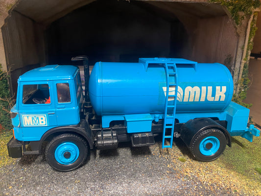 Britains Magirus Leyland Milk Tanker 1:32 scale 1980s