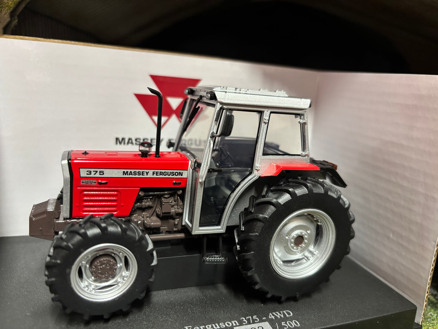 Limited Edition Universal Hobbies Massey Ferguson 375 4wd Tractor BOXED 1:32 scale UH6888