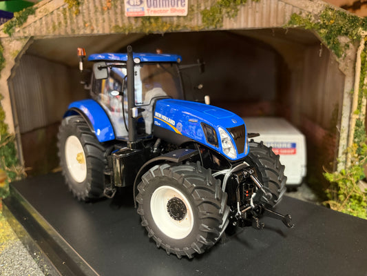 New Holland T7.270 Tractor 1:32 scale Boxed ROS