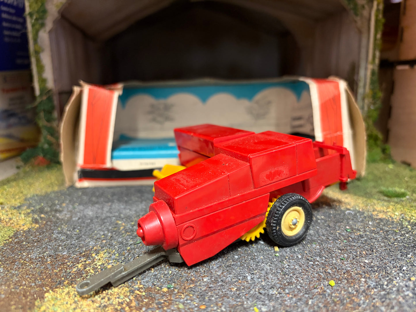 9556 Vintage Britains New Holland 376 Baler 1:32 scale Obsolete Straw box