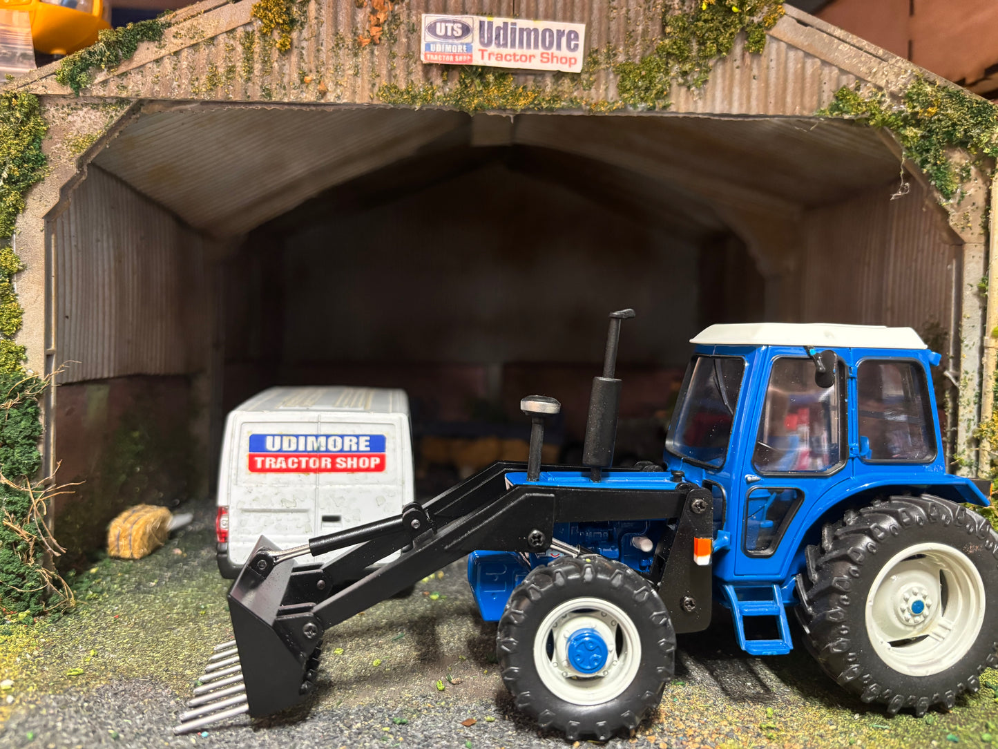 Ford 7600 4wd Tractor with front loader Conversion Muck,manure, Silage Fork 1:32 scale