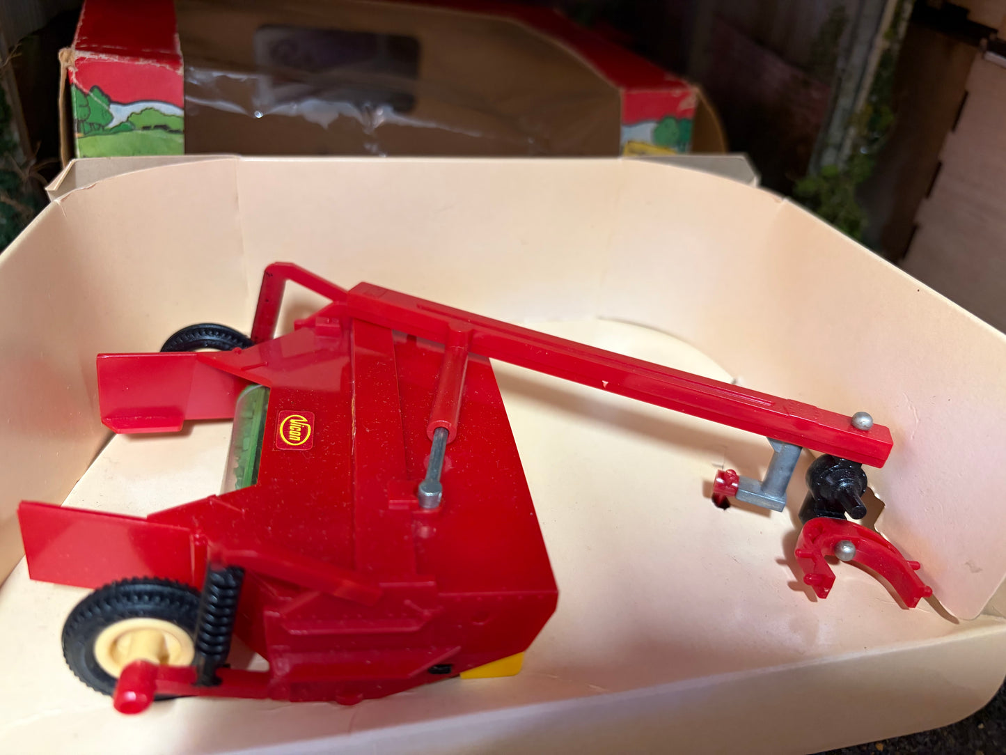 Britains Vicon Grass Mower Rainbow Box 1:32 Scale Obsolete - 9531