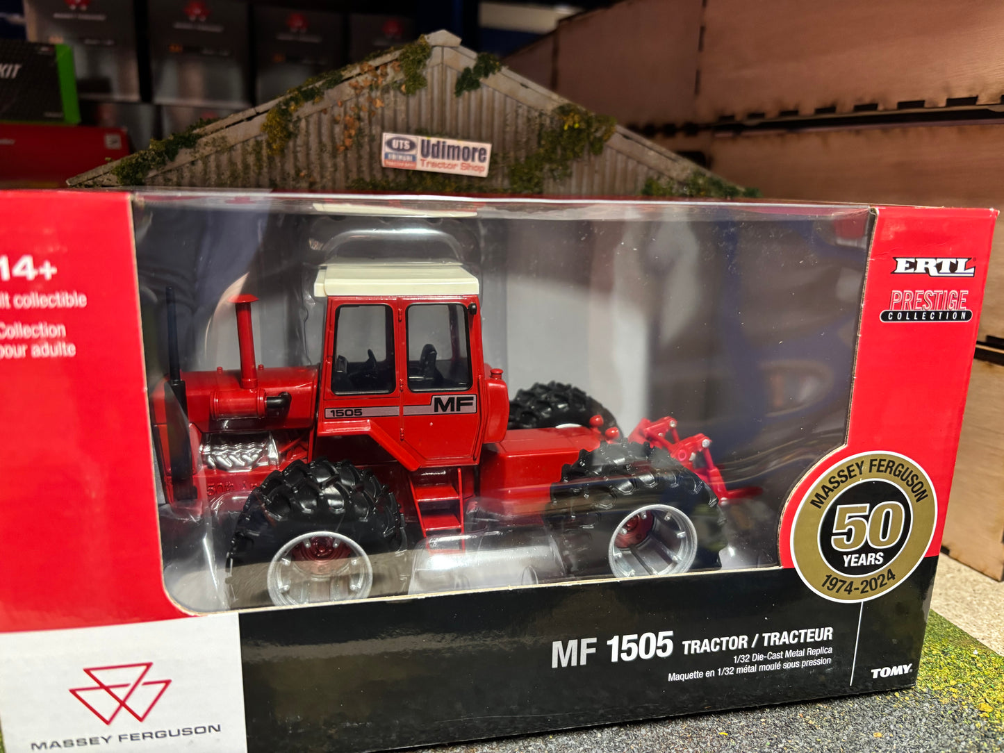 Massey Ferguson 1505 Prestige Tractor duals 1:32 scale ERTL 50 years edition 47559