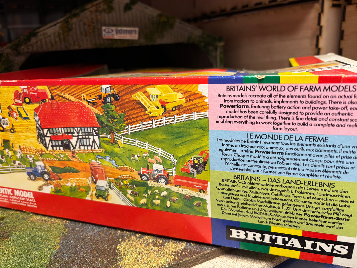 Britains New Holland TR85 Combine Harvester 1:32 BOXED obsolete