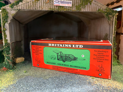 Vintage Britains Bale Sledge 1:32 scale  Obsolete 9557 Straw Box