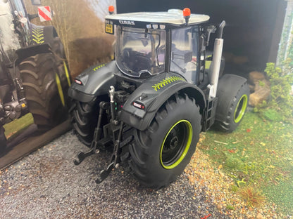 CLAAS Axion 870 Kramps de Wild Tractor Limited Edition 1:32 scale ROS Image 3