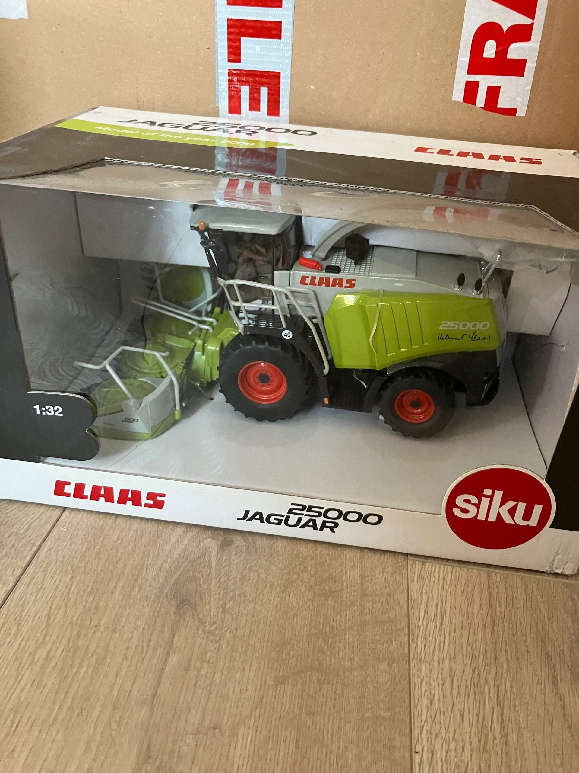 CLAAS Jaguar 25000 Forage Harvester Limited Edition 1:32 scale Image