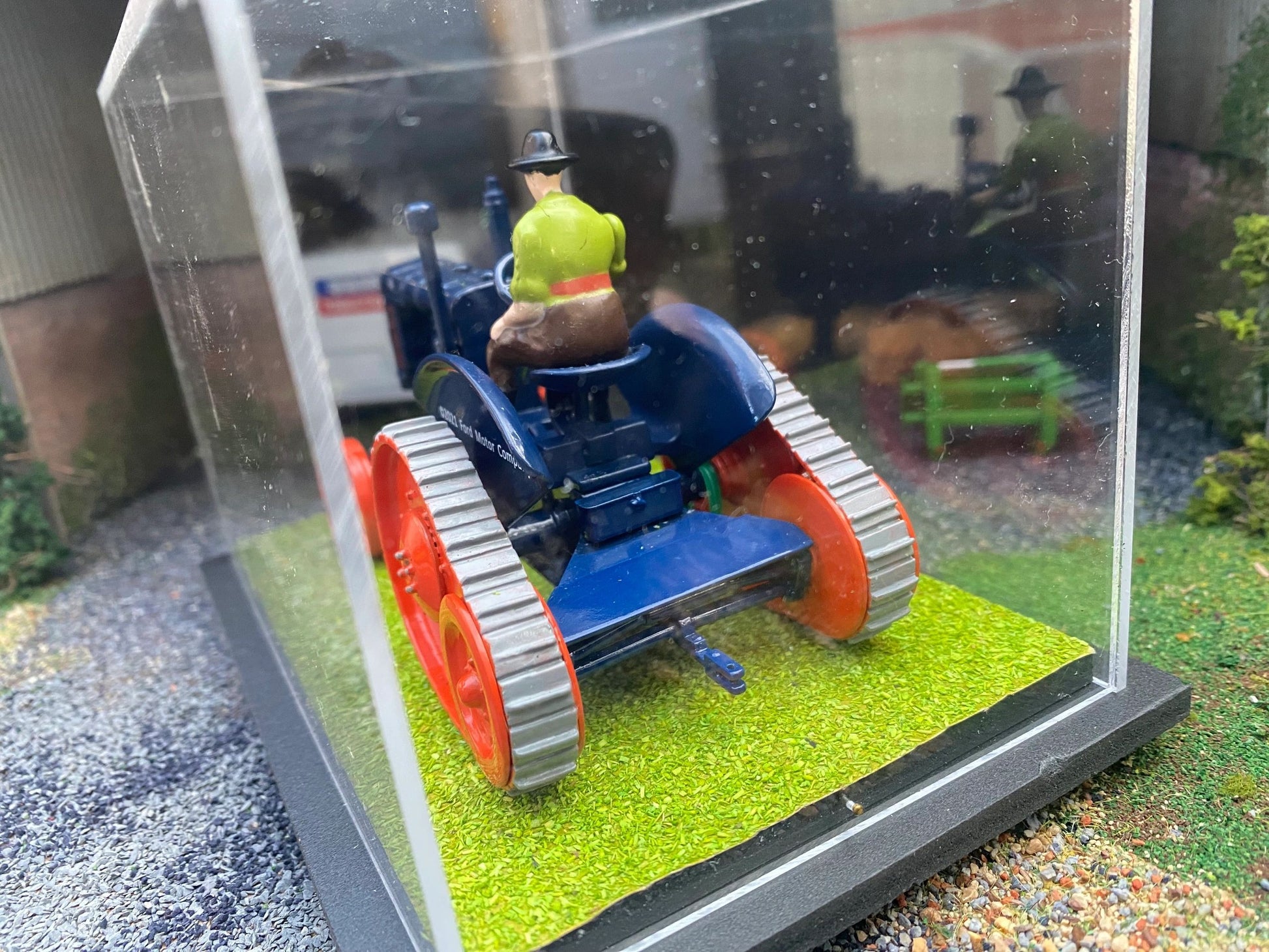 Cen Davies Fordson E27N Half Tracks Tractor 1:32 scale Display case COLLECTION ONLY Image 4