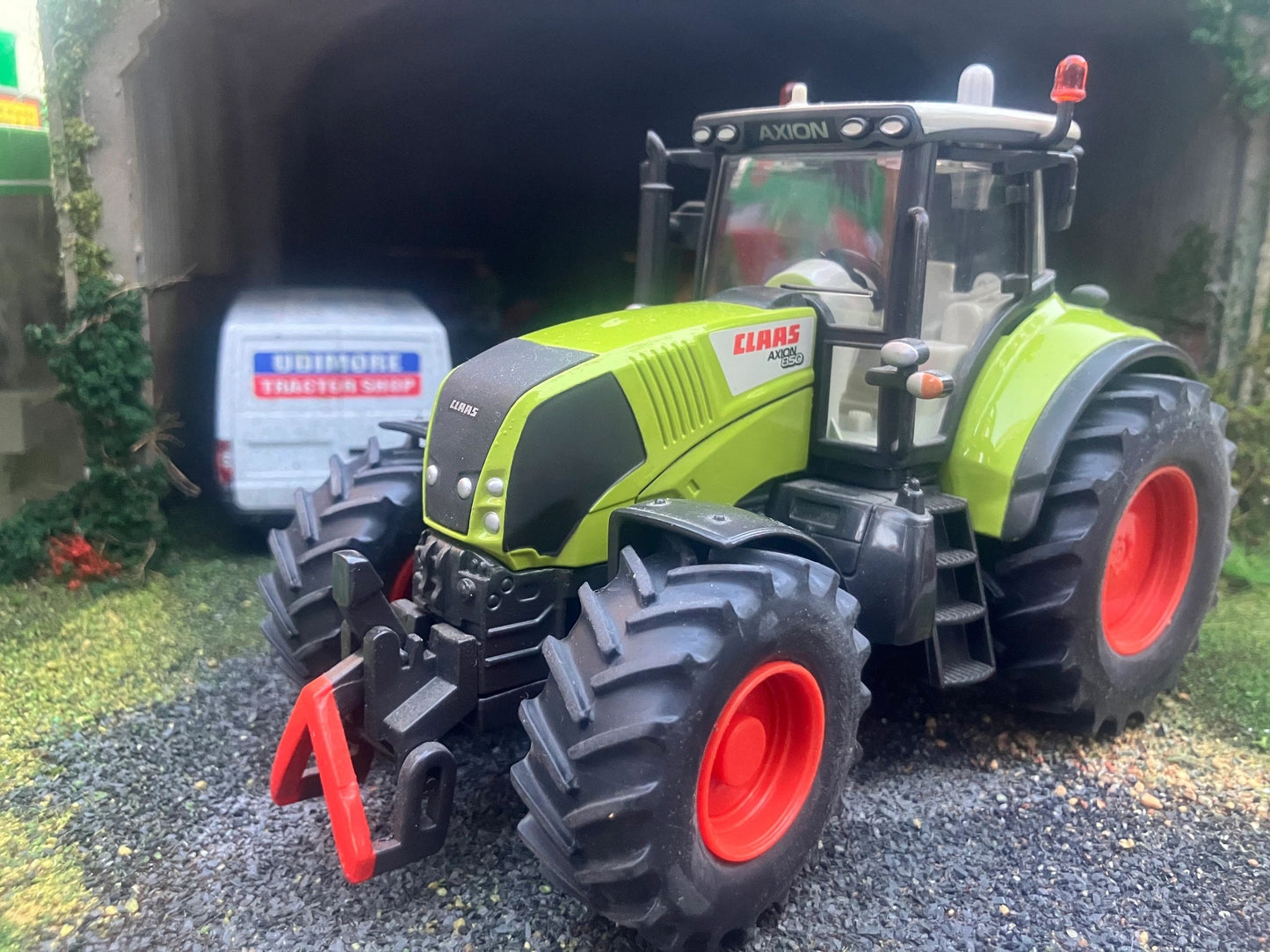 Claas Axion 850 Tractor 1:32 BOXED Siku Image