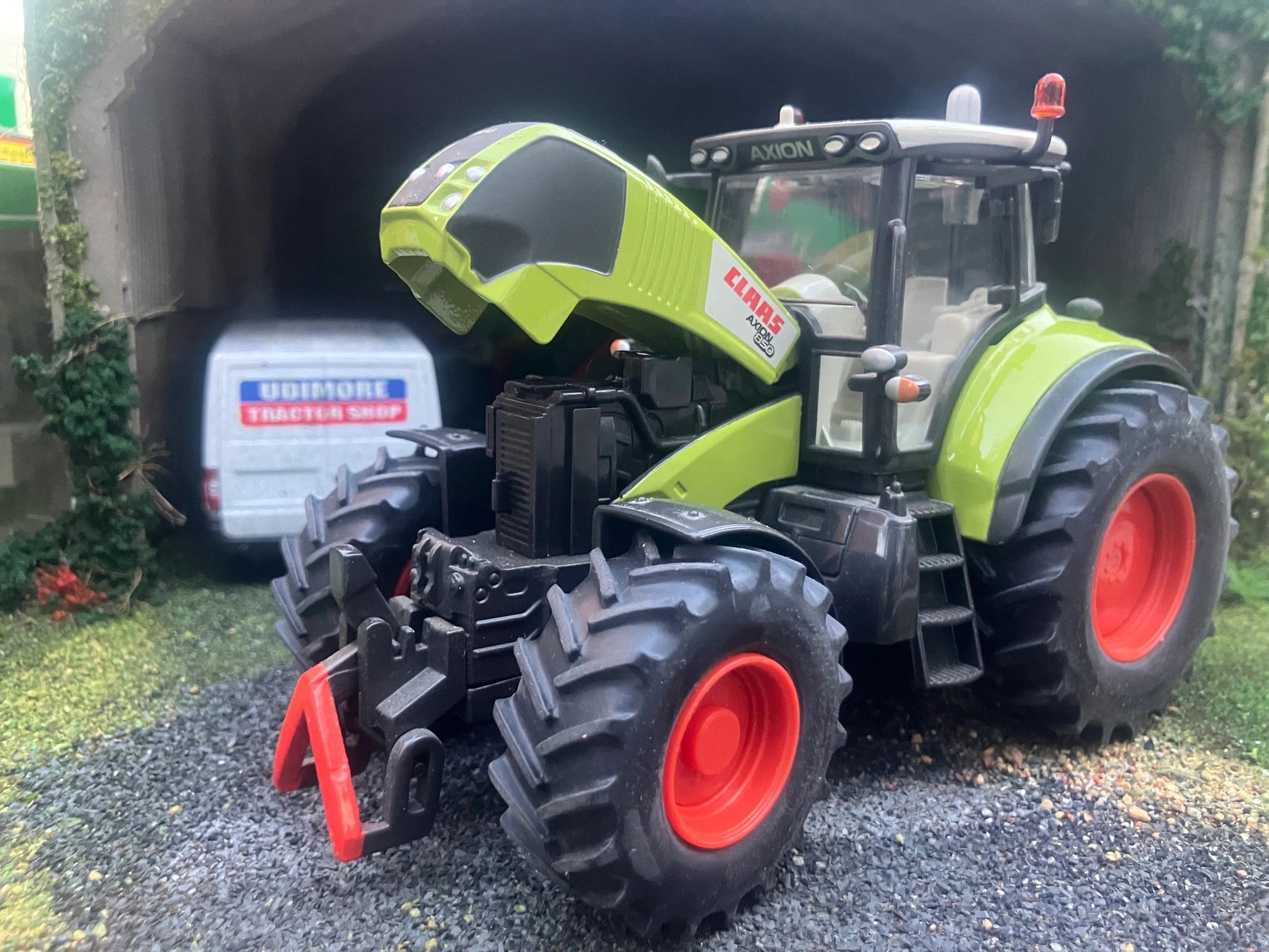 Claas Axion 850 Tractor 1:32 BOXED Siku Image 3