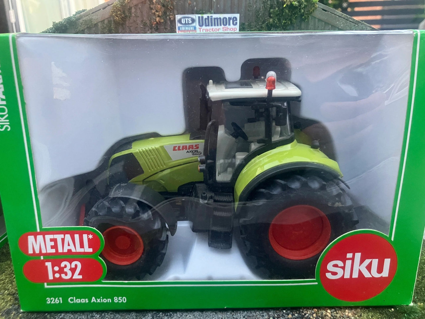 Claas Axion 850 Tractor 1:32 BOXED Siku Image 7