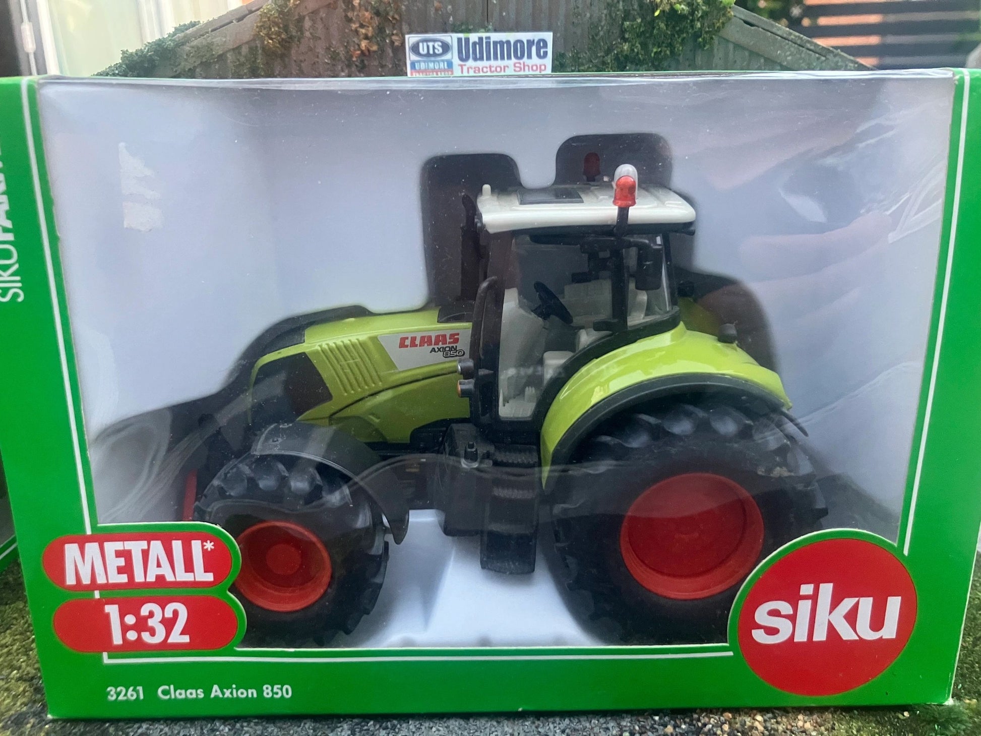 Claas Axion 850 Tractor 1:32 BOXED Siku Image 7