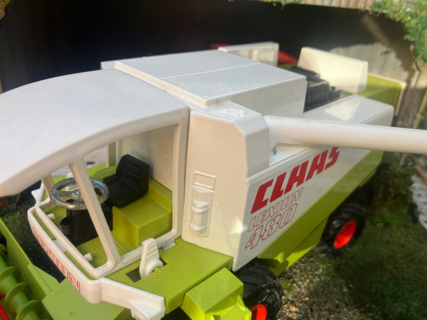 Claas Lexion 480 Combine Harvester 1:32 scale Boxed Universal Hobbies Image 5
