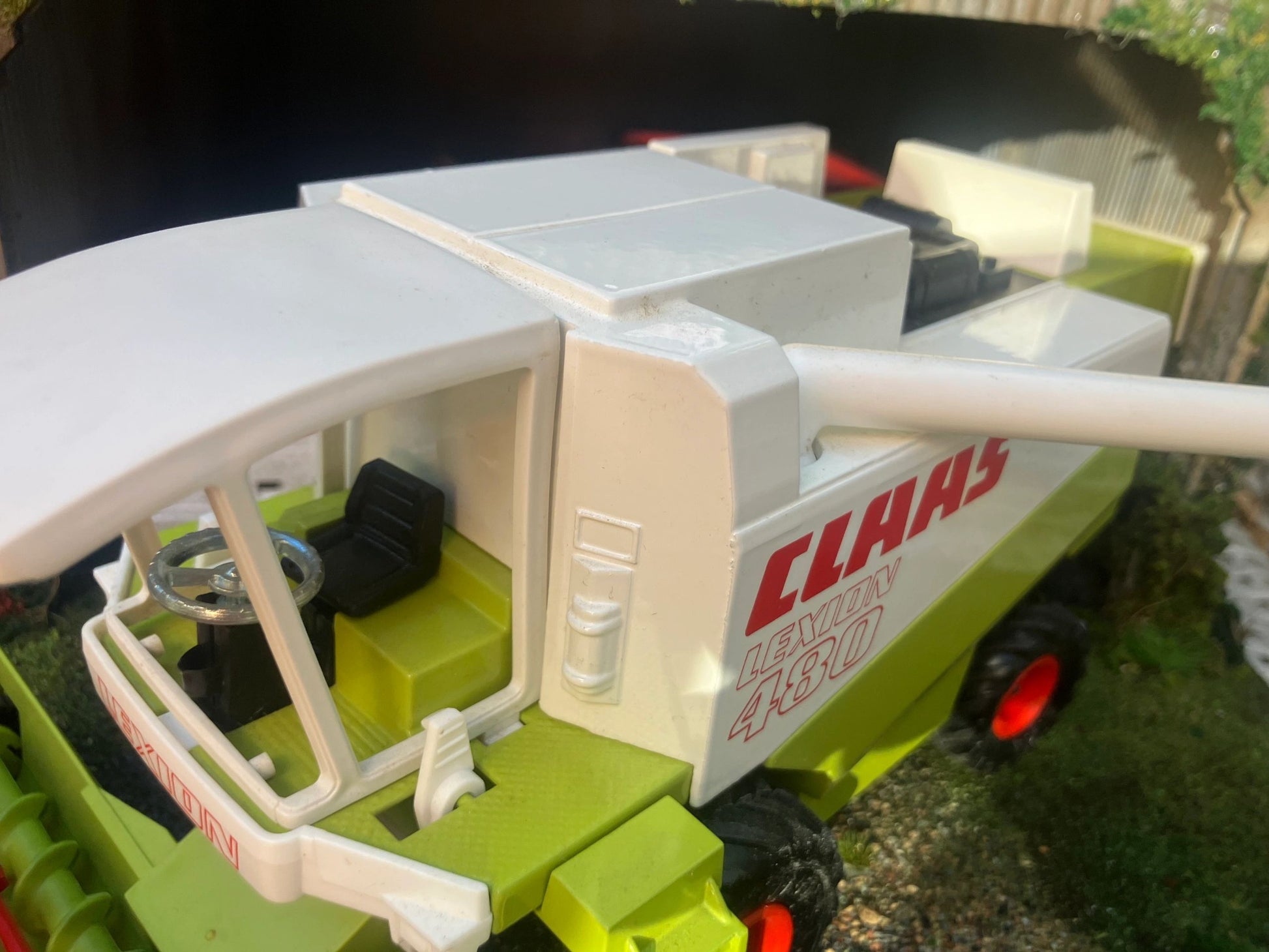 Claas Lexion 480 Combine Harvester 1:32 scale Boxed Universal Hobbies Image 5
