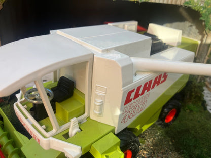 Claas Lexion 480 Combine Harvester 1:32 scale Boxed Universal Hobbies Image 5