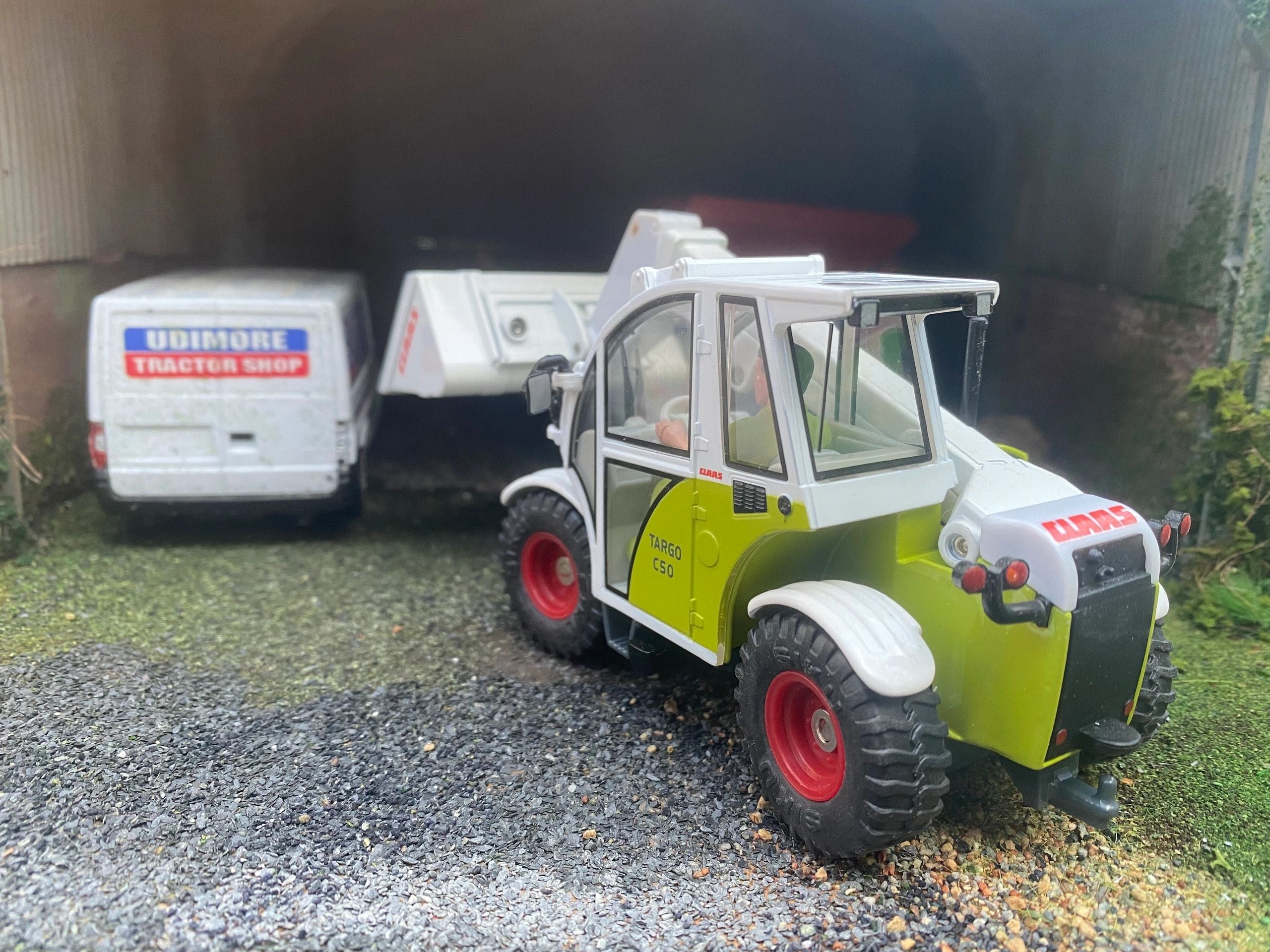 Claas Targo C50 Telehandler wheel loader 1:32 scale boxed Siku