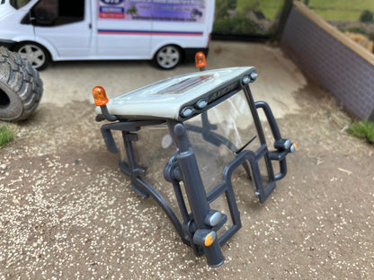 Class Axion Tractor Cab 1:32 scale Image