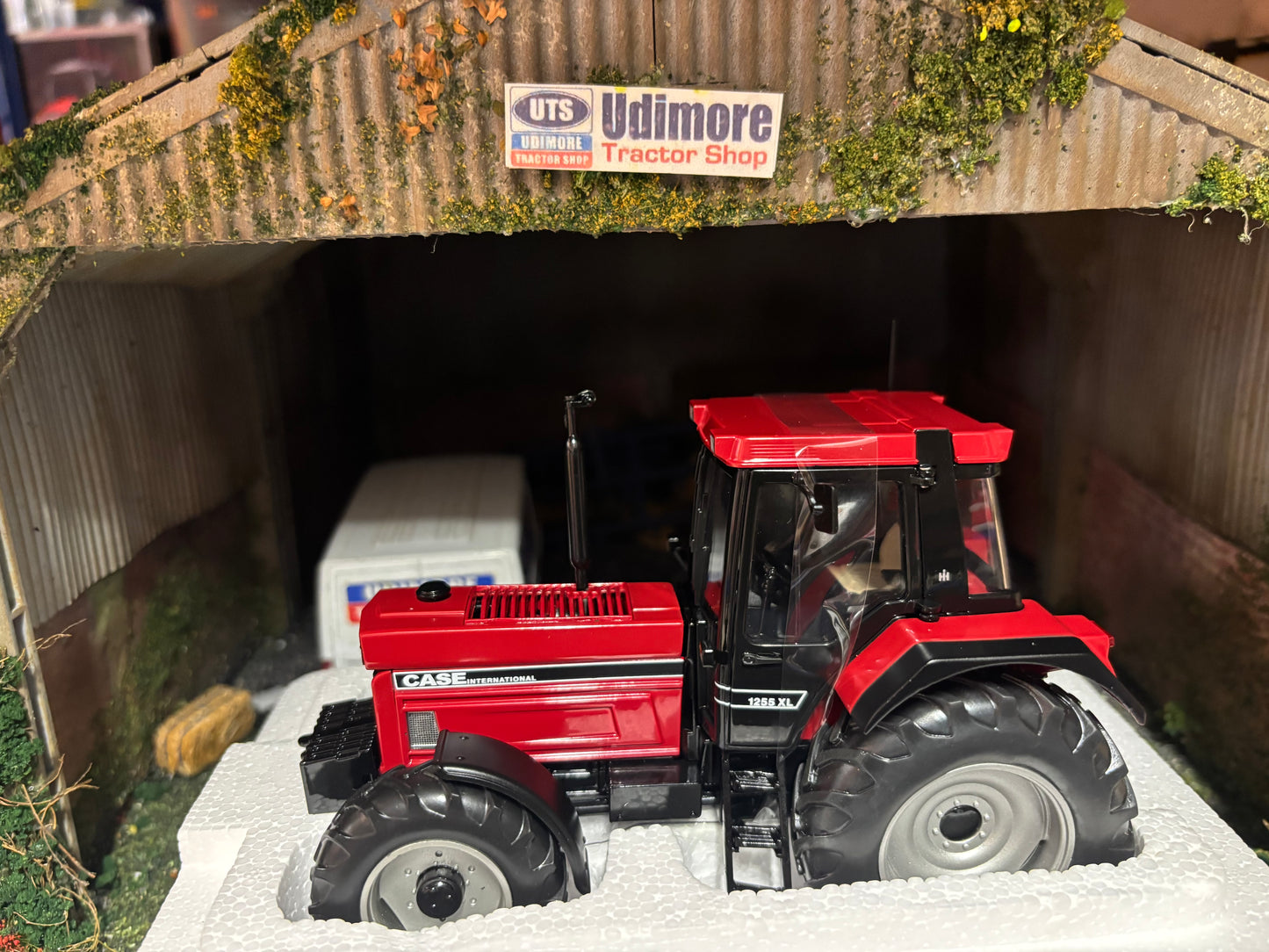 CASE International 1255 XL tractor 1:32 scale Schuco New and boxed