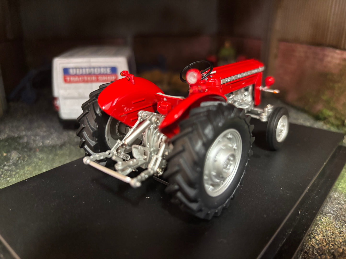6395 Universal Hobbies Massey Ferguson 65 mk 2 tractor BOXED 1:32 scale NEW
