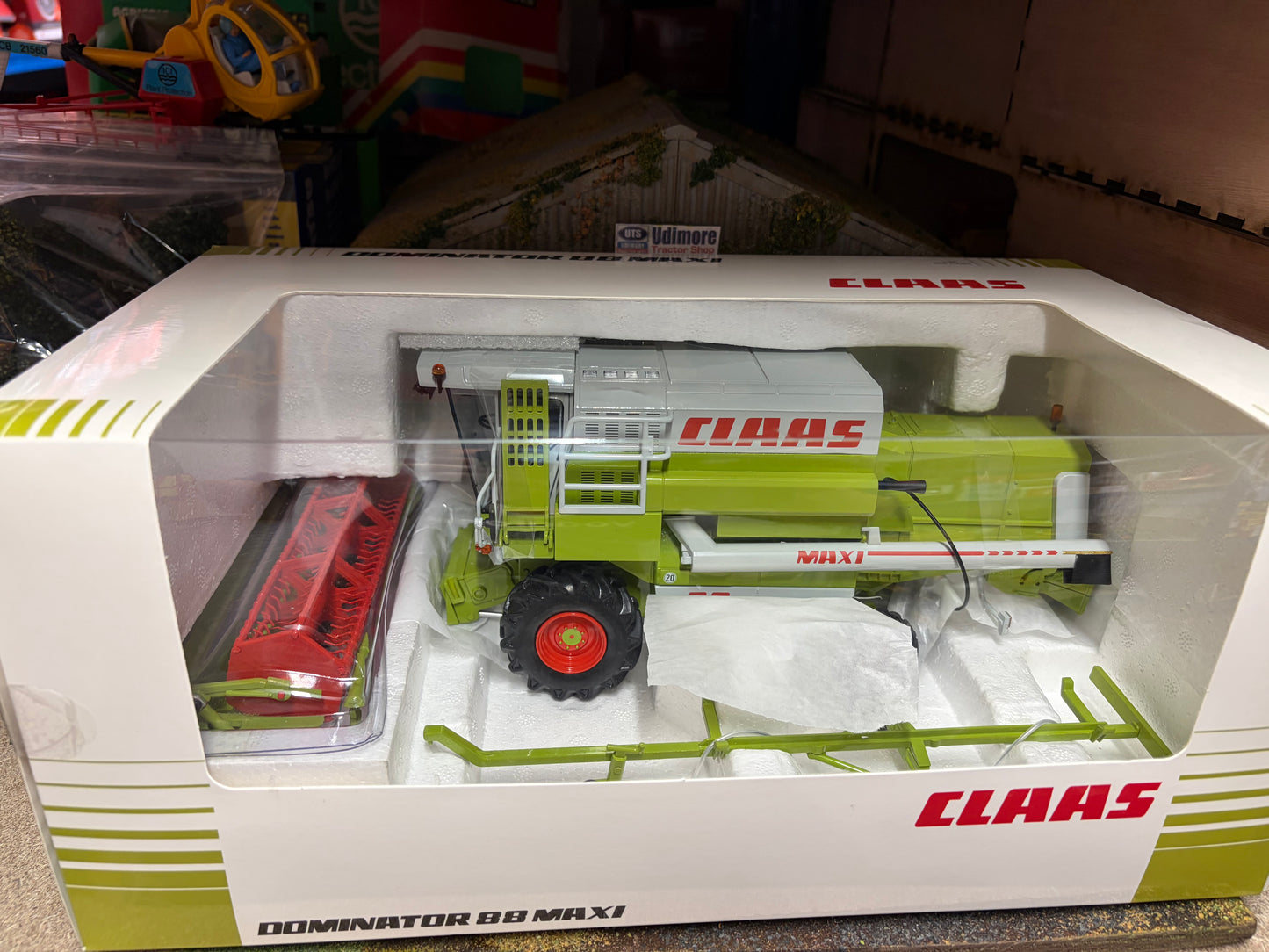 REP170 Replicagri Claas Dominator 88 Maxi Combine Harvester Header trailer Stunning in 1:32 scale