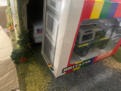 Britains Forest Enterprise Forestry Land rover  1:32 scale  obsolete 5986