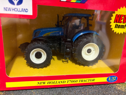 Vintage Britains New Holland T7060 Tractor 42301 Original New Holland Box Obsolete 1:32 Scale