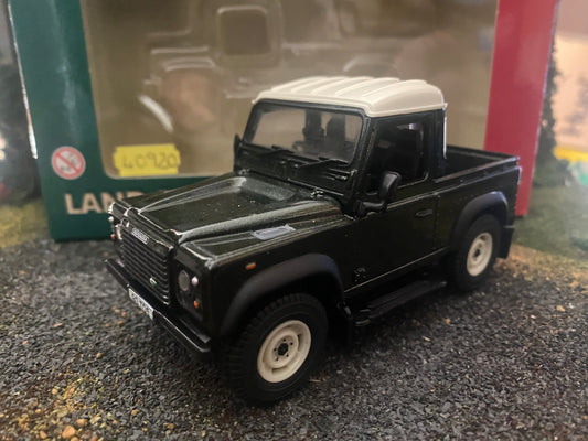 Britains Land rover Defender Pick up 1:32 scale  obsolete 40920