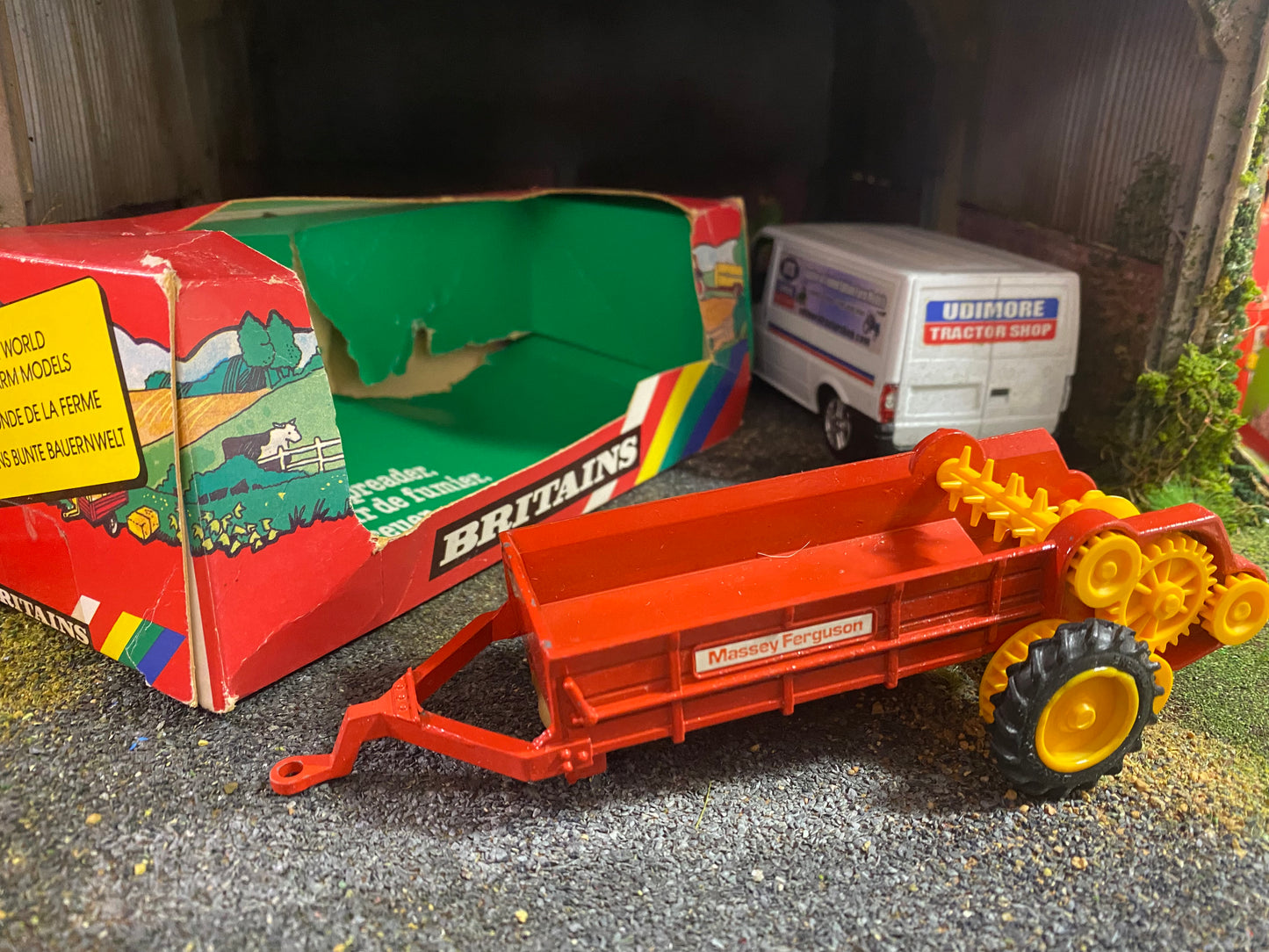 9540 Vintage Britains manure muck spreader 1:32 scale obsolete