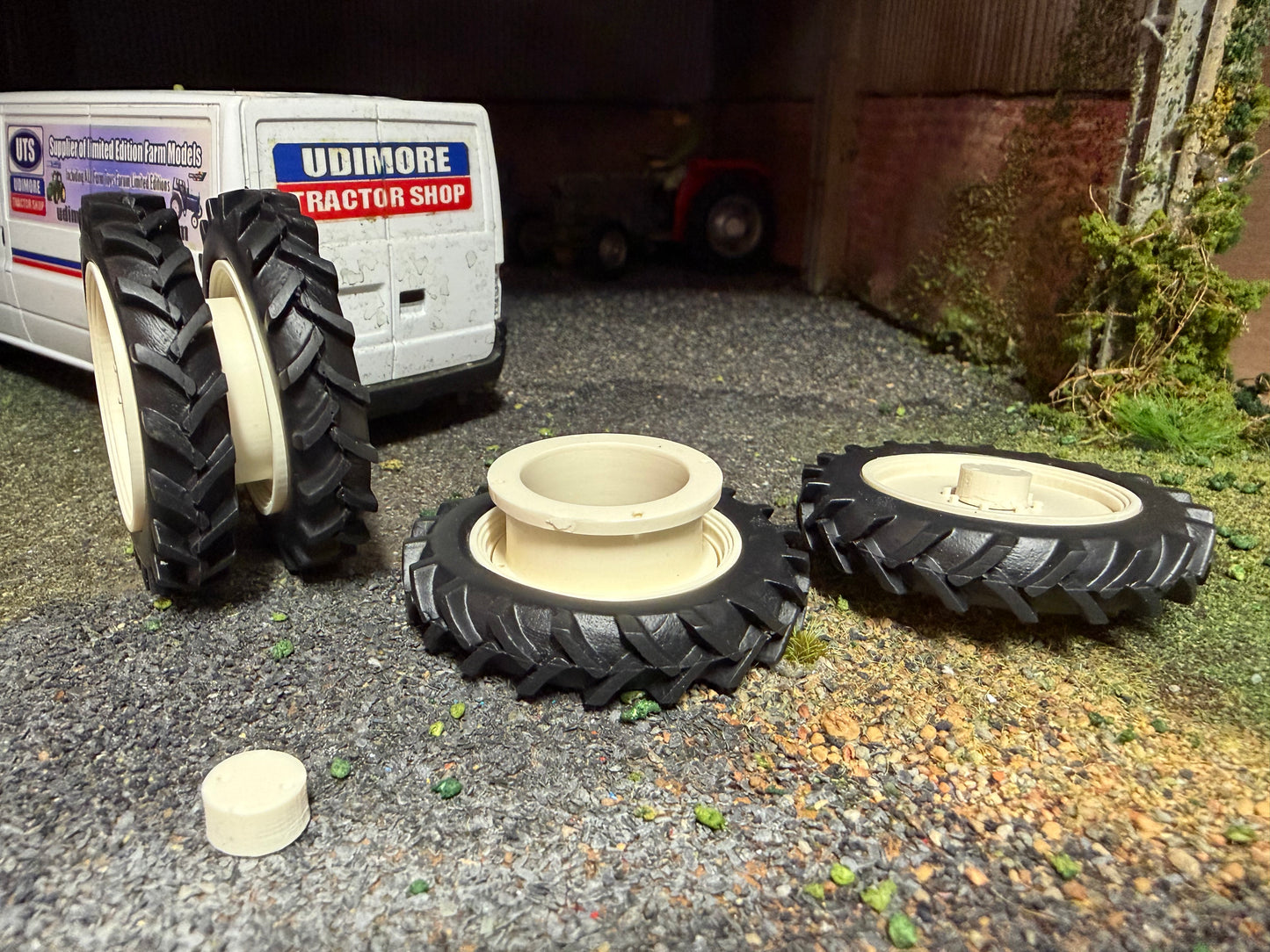 04267 MS_B pair of Tractor narrow front wheel dual kits 48mm White  Artisan32 farm machinery 1:32 scale