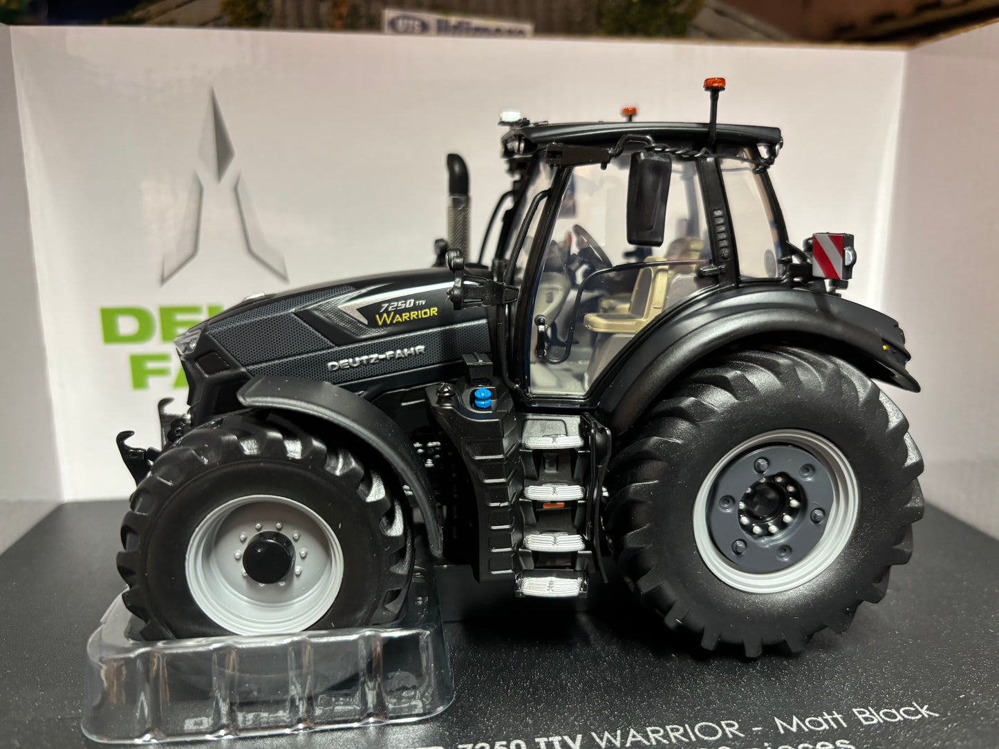 Limited Edition Deutz Fahr 7250 Warrior MATT BLACK Tractor Universal Hobbies UH6485 Boxed