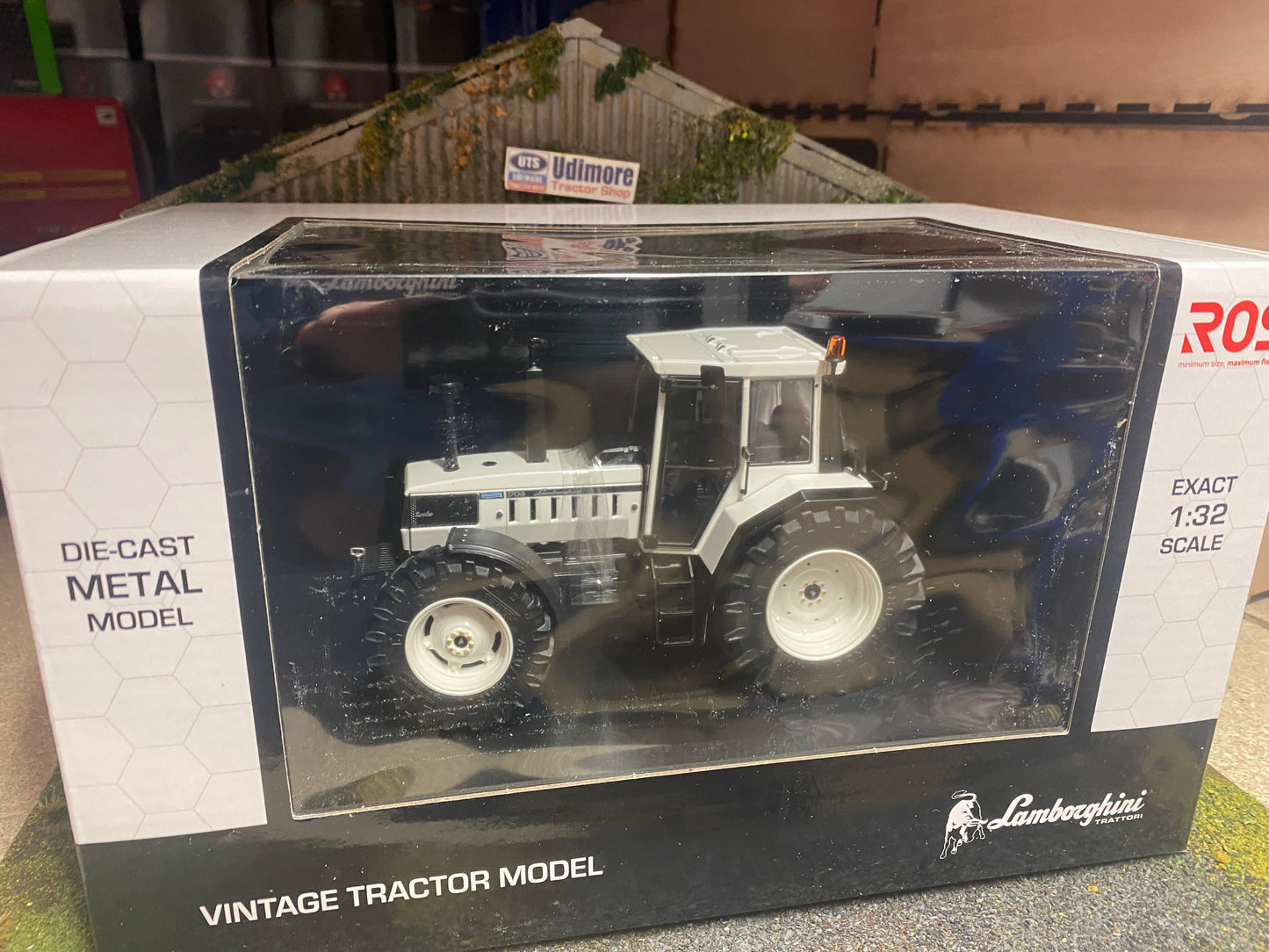 Lamborghini 1706 Gen II Tractor 1:32 scale Boxed ROS 302099 lambo