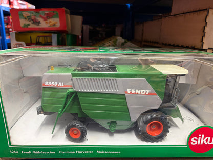 Vintage Siku 4250 Fendt 8350 AL Combine Harvester 2001 1:32 Scale – Boxed Obsolete