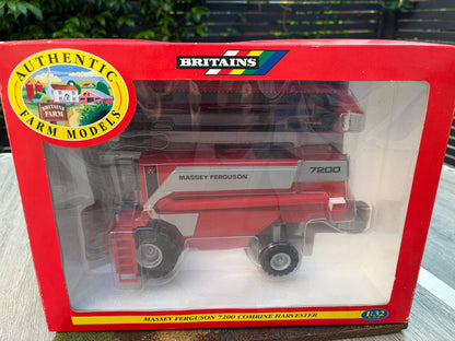 00054 Britains Massey Ferguson 7200 Combine Harvester 1:32 Scale Boxed Obsolete