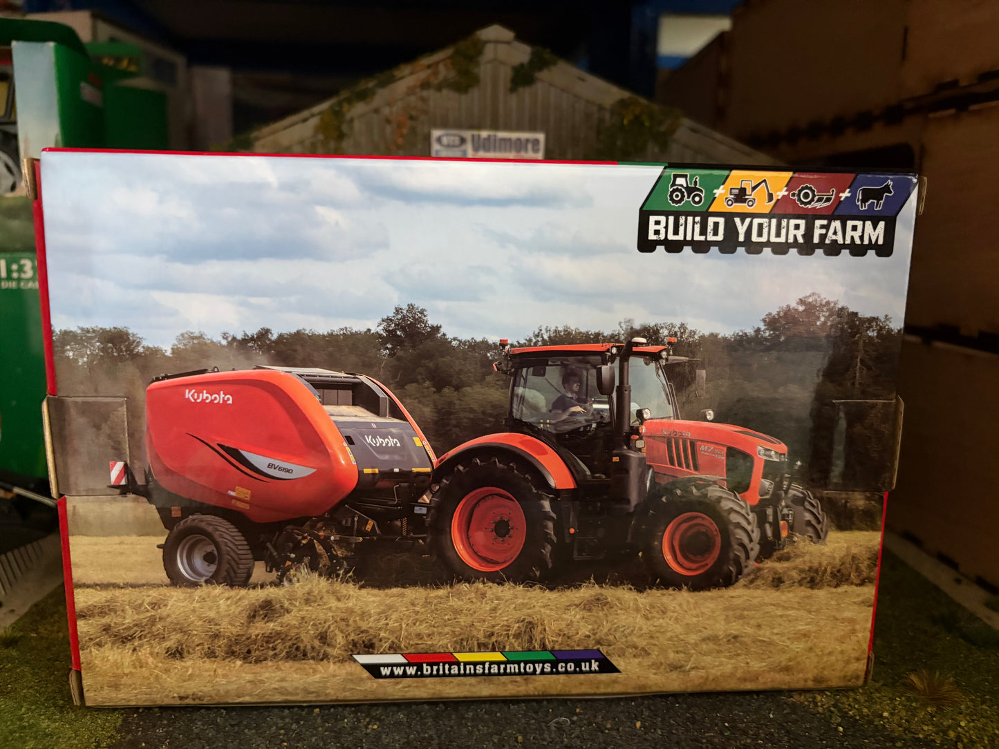 Britains Kubota M7-154 Tractor 43438 New Boxed 1:32 Scale